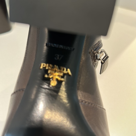 Prada boots. 37 - Picture 3 of 6